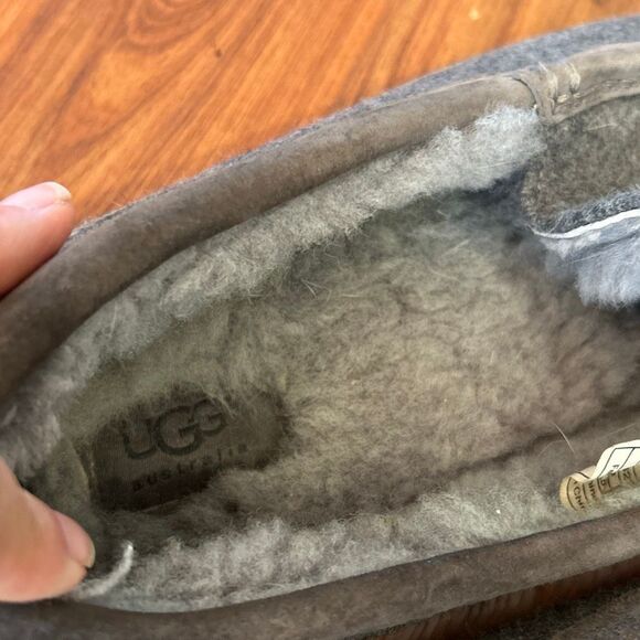 UGG Men’s gray ascot moccasin slippers, suede size 11 - Picture 6 of 7